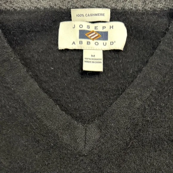 Joseph Men's Cashmere Charcoal V-Neck SweaterEUC